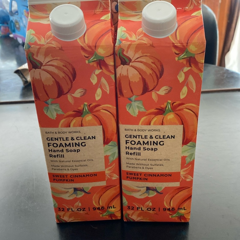 2 32 ounce sweet cinnamon pumpkin foaming hand soap refills Bath & Body works
